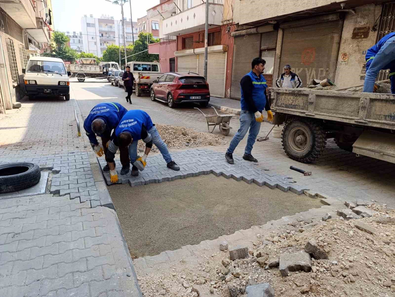 Akdeniz’de sokaklar yenileniyor, bahçe yolları açılıyor
?v=1