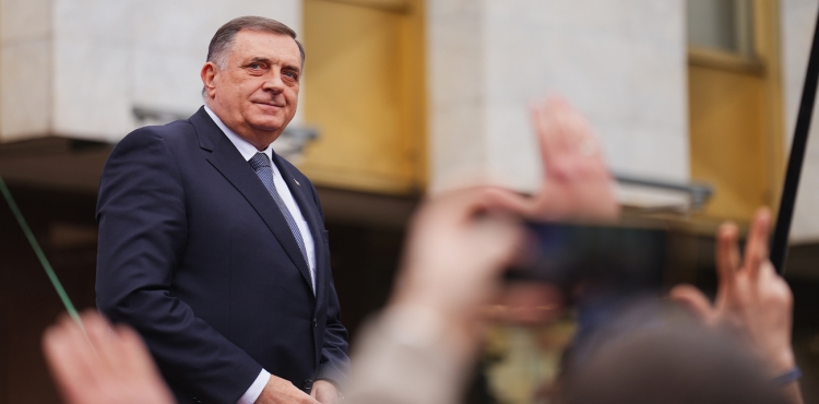 Bosna Hersek Savcılığından Dodik dahil üst düzey Sırp liderler için gözaltı kararı?v=1