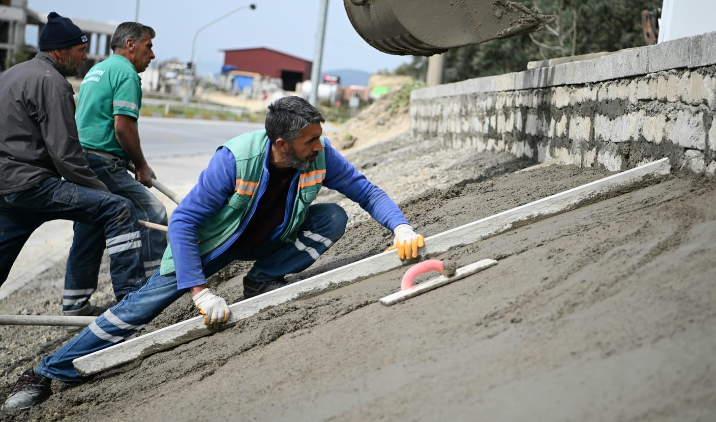 Kuşadası Belediyesi’nden Yaylaköy’de peyzaj çalışması
?v=1