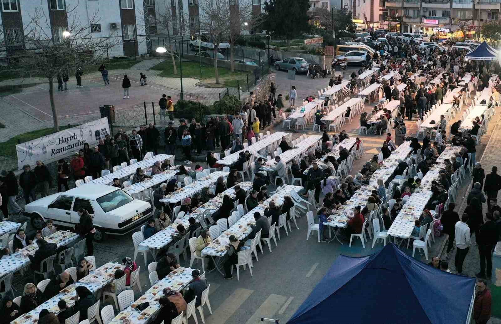 Kuşadası Belediyesi ilk iftar sofrasını Hacıfeyzullah Mahallesi’nde kurdu
?v=1