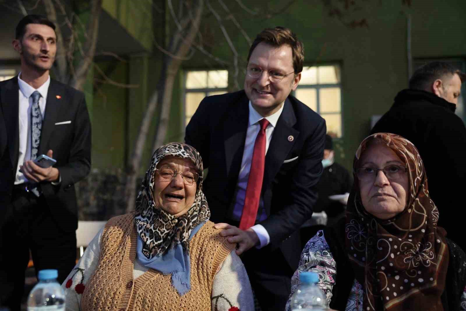 AK Parti Sağlık Politikaları Başkanı Yerebakan, hasta ve hasta yakınlarıyla iftarda bir araya geldi
?v=1