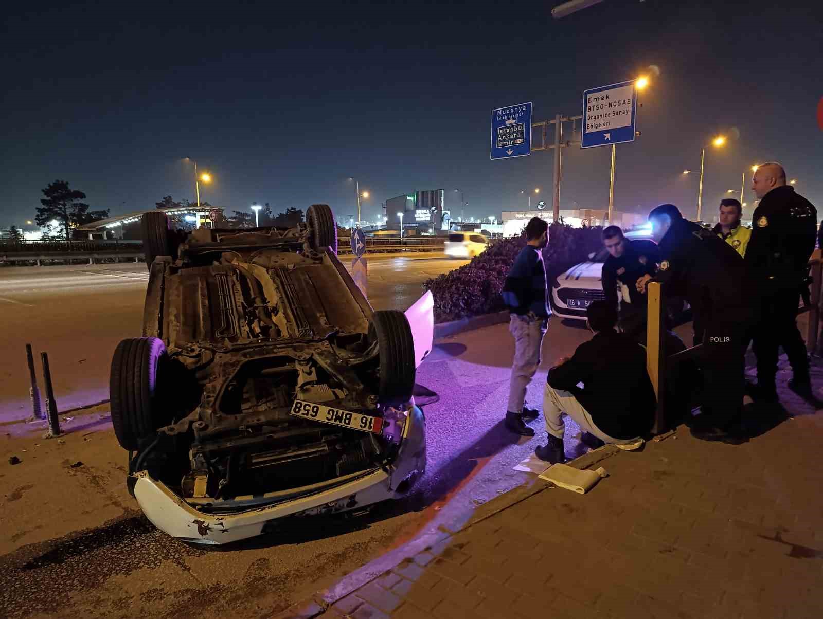 Bursa’da 3 aracın karıştığı zincirleme kazada 5 kişi yaralandı
?v=1