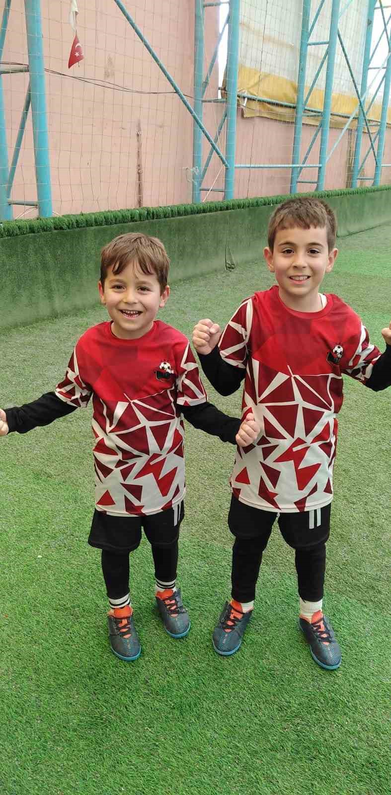 Minik futbolcular geleceğin yıldızları arasında gösteriliyor
?v=1