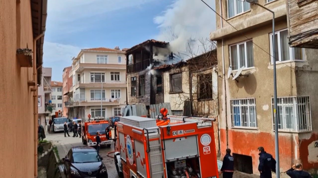 Tekirdağ’da metruk binada yangın
?v=1