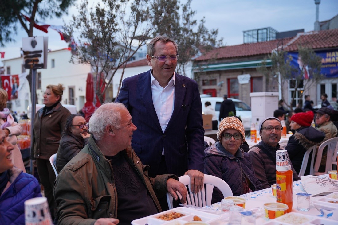 Ayvalık’ın Cunda Adası’ndaki iftara binlerce vatandaş katıldı
?v=1