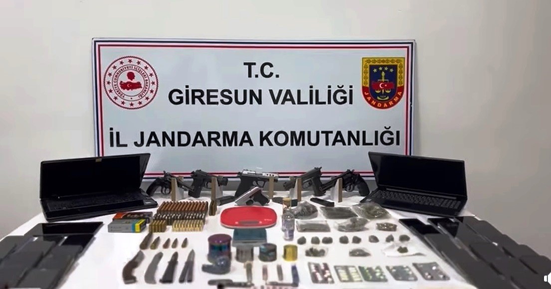 Giresun merkezli 9 ilde uyuşturucu operasyonu: 24 şüpheli tutuklandı
?v=1