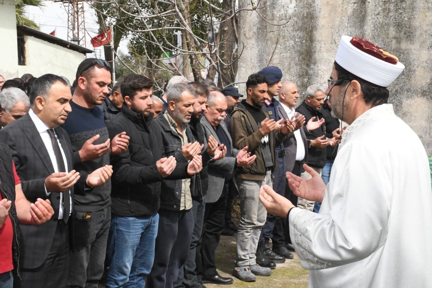 İzmir’in sevilen muhtarı hayatını kaybetti
?v=1