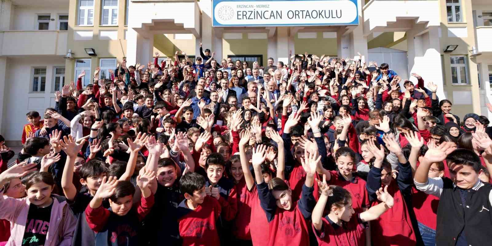 Milli Eğitim Bakanı Tekin Erzincan’a geldi
?v=1