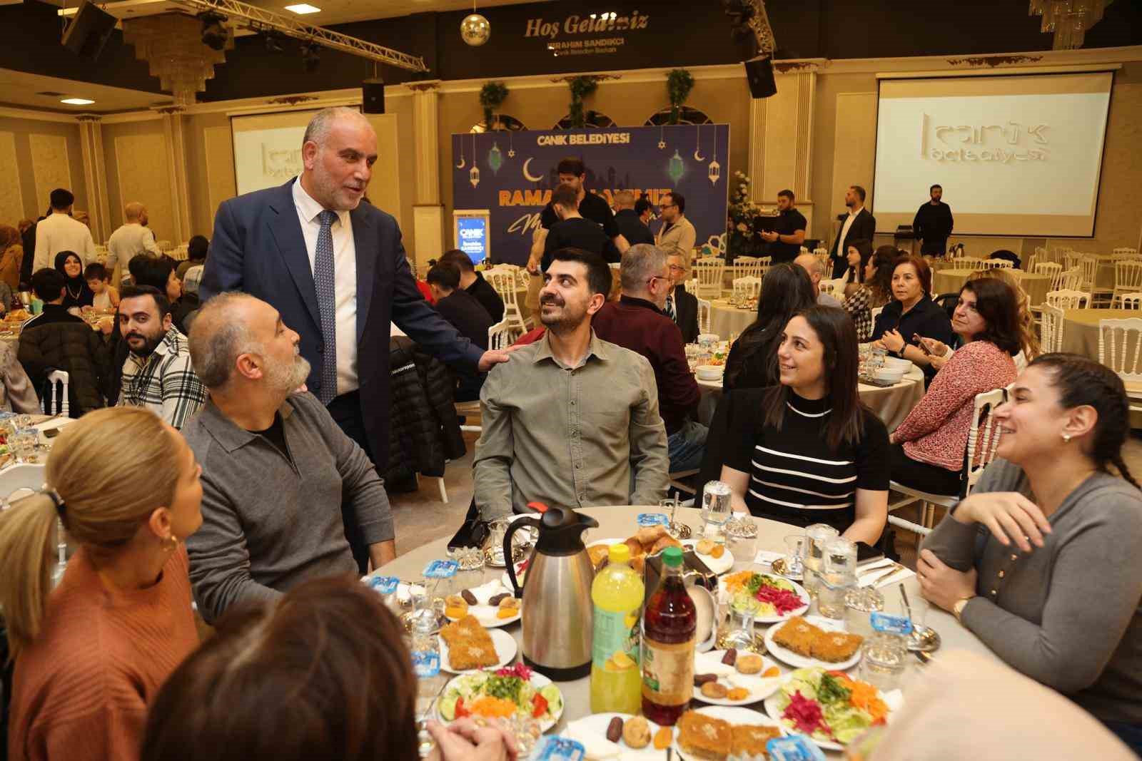 Canik’te sağlık çalışanları iftar sofrasında buluştu
