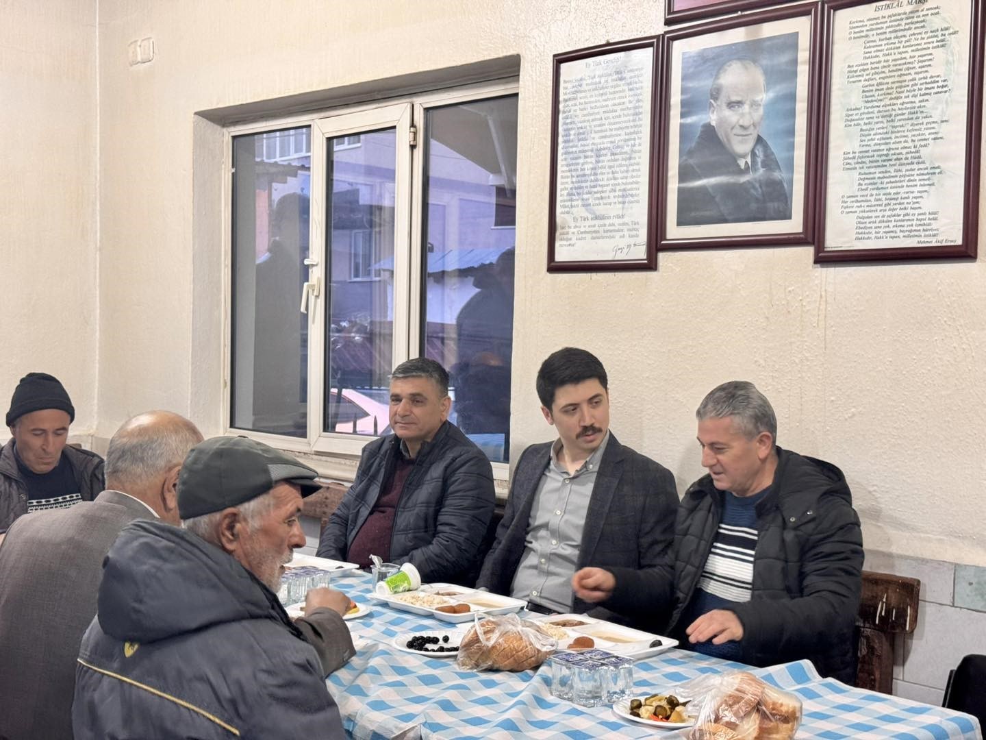 Köy sakinleri iftarda bir araya geldi
?v=1