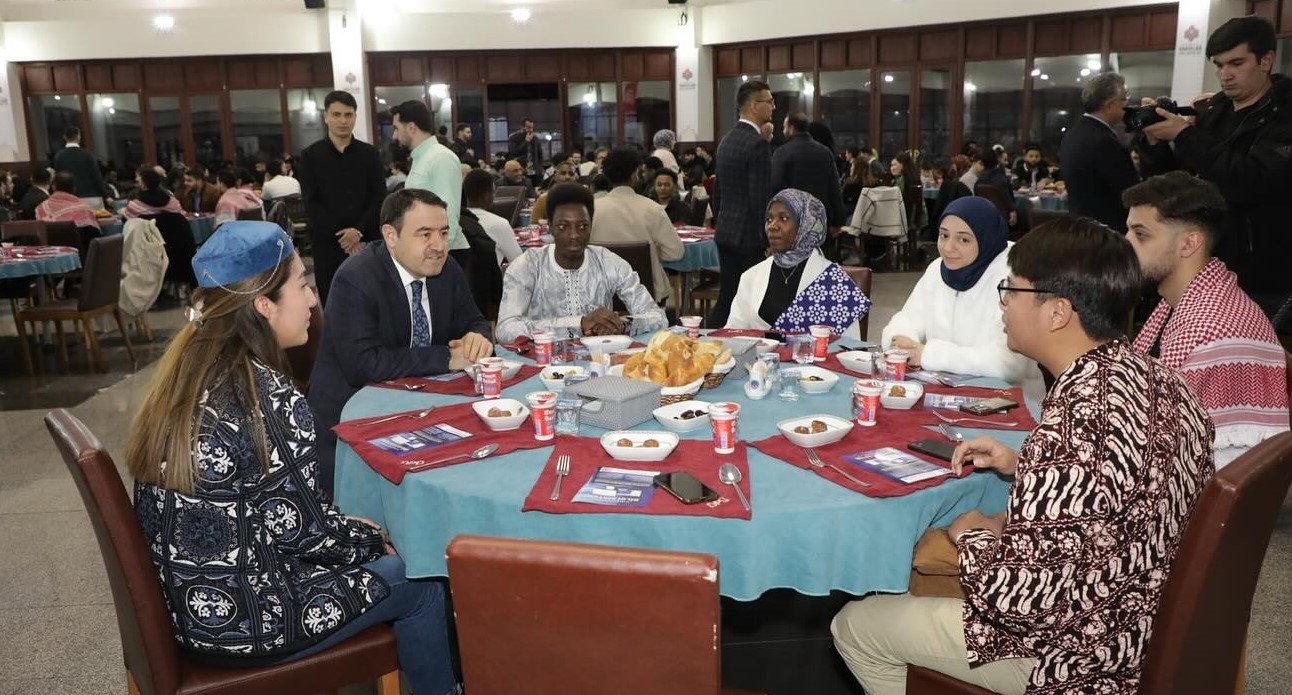 Kütahya’da yabancı uyruklu öğrencilerle iftar programı
