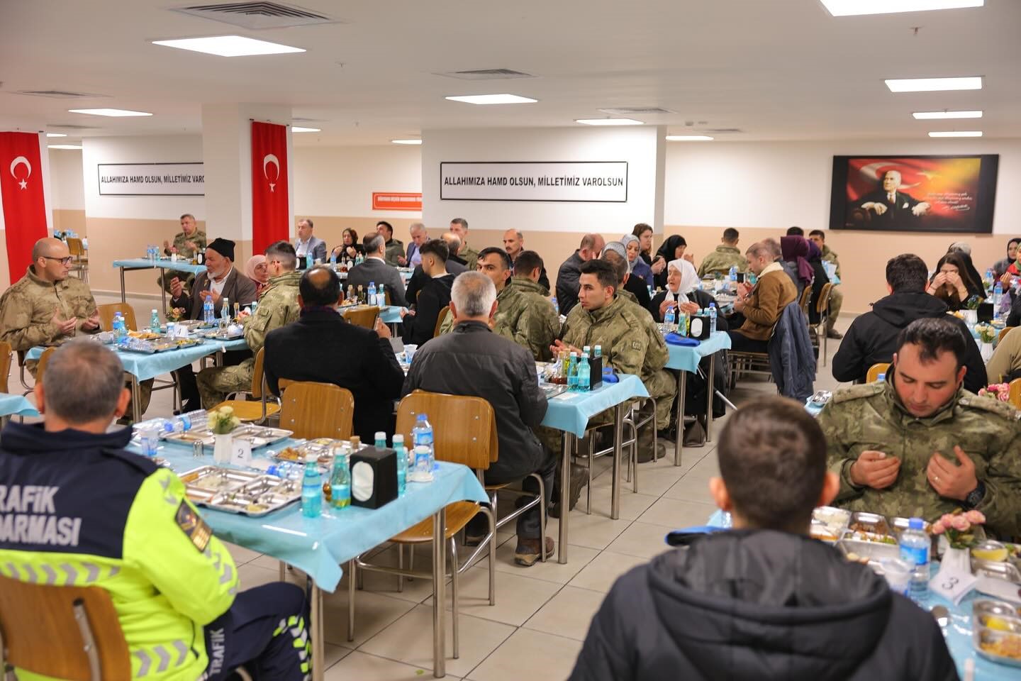 Bayburt’ta şehit ve gazi yakınları onuruna iftar programı düzenlendi
?v=1