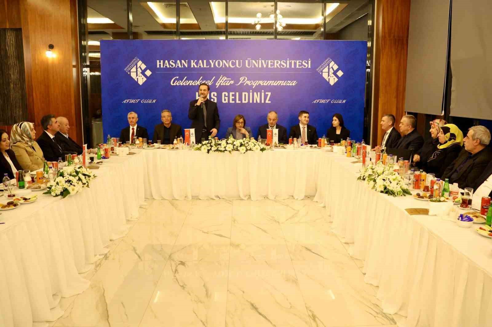 HKÜ ailesi geleneksel iftar programında buluştu
