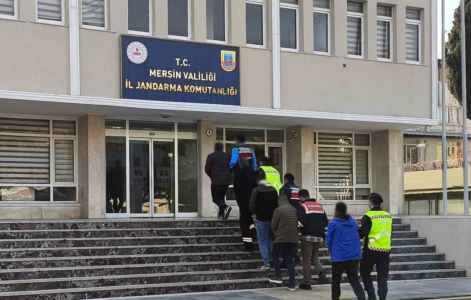 Mersin merkezli operasyonda göçmen kaçakçılığı organizatörü 5 şüpheli yakalandı
?v=1