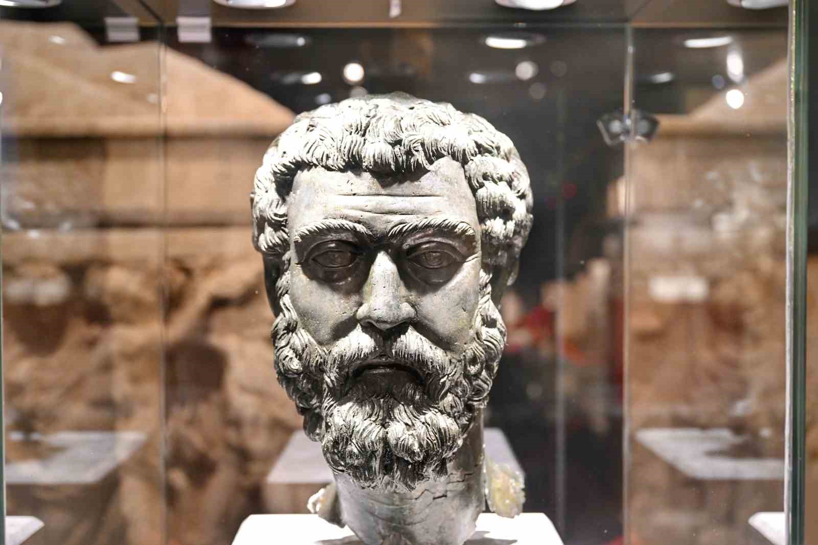 Septimius Severus’un heykel başı ve pişmiş toprak levhalar anavatanında
?v=1