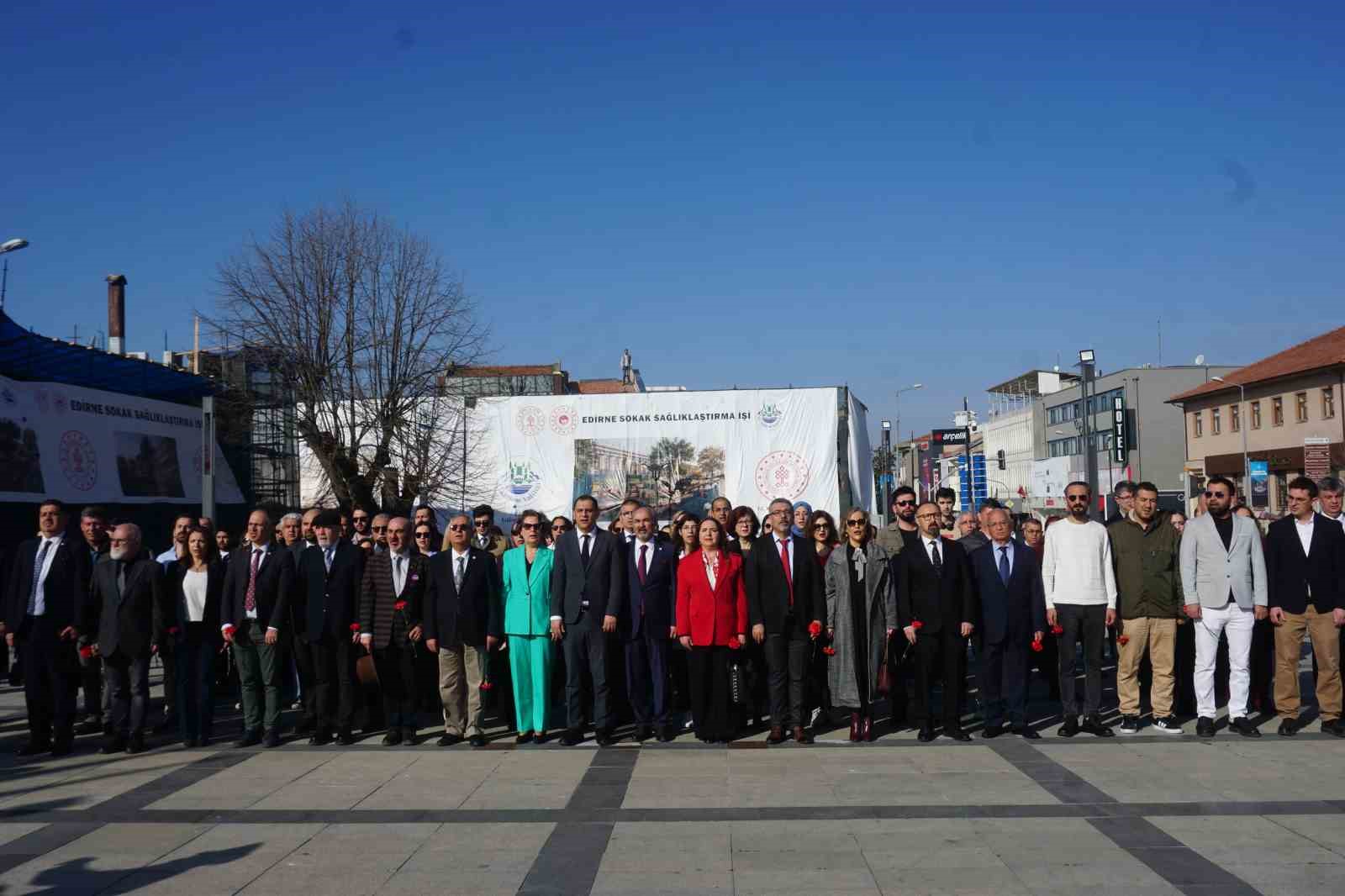 Edirne’de 14 Mart Tıp Bayramı dolayısıyla tören düzenlendi
?v=1