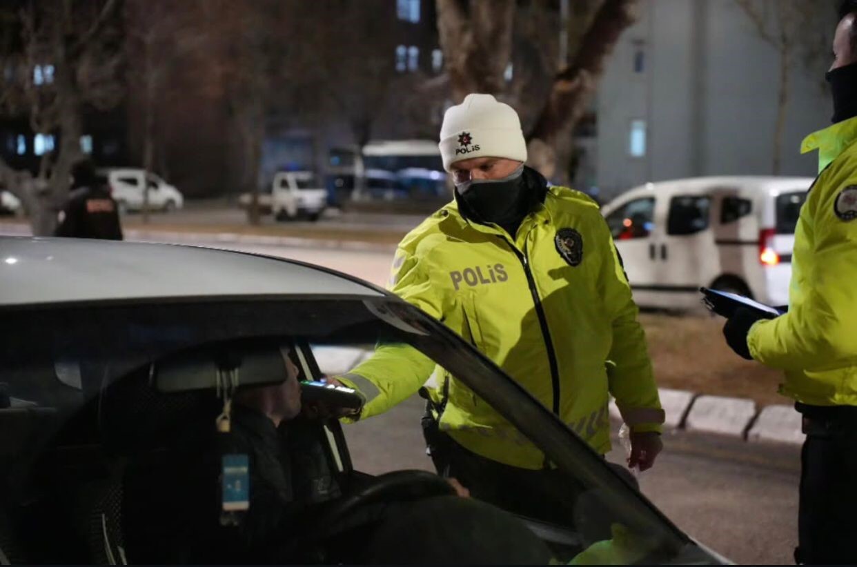 Isparta’da 1 saatte 17 araca idari para cezası
?v=1