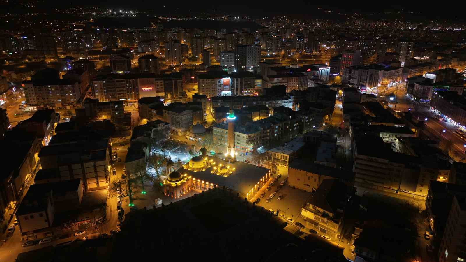 Kayseri Büyükşehir; Ramazan’da Camii Kebir’i ışıklandırdı
?v=1