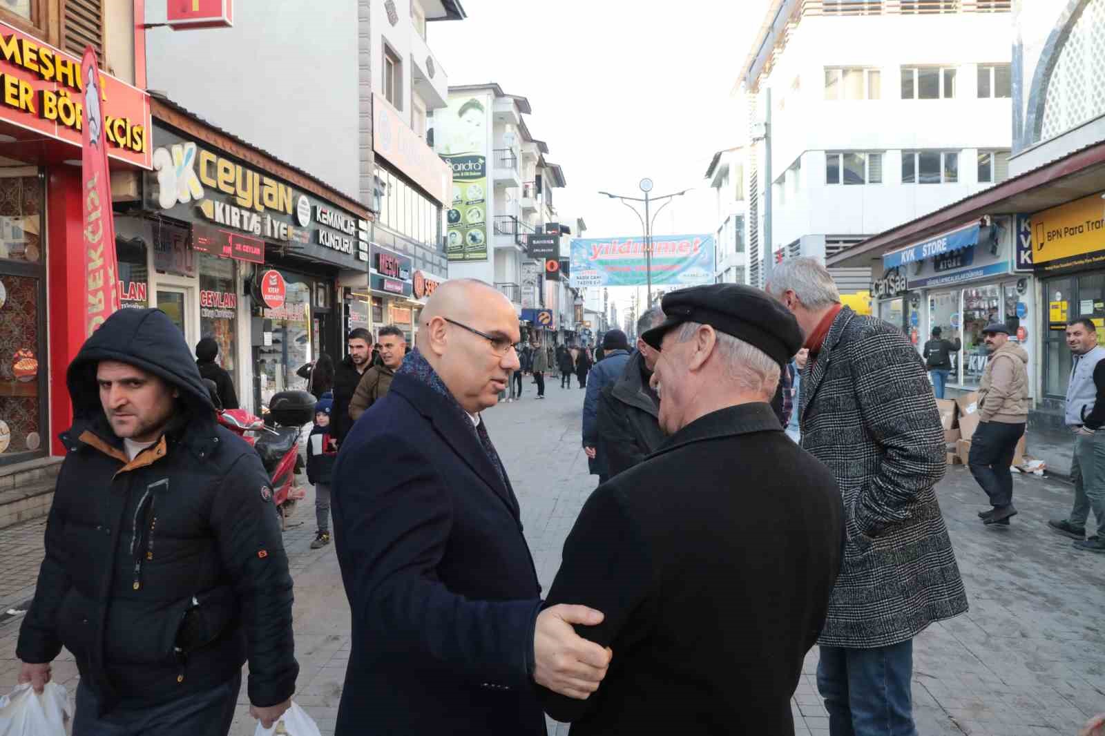 Ağrı Valisi Koç, Ramazan’da esnaf ve vatandaşlarla buluştu
?v=1