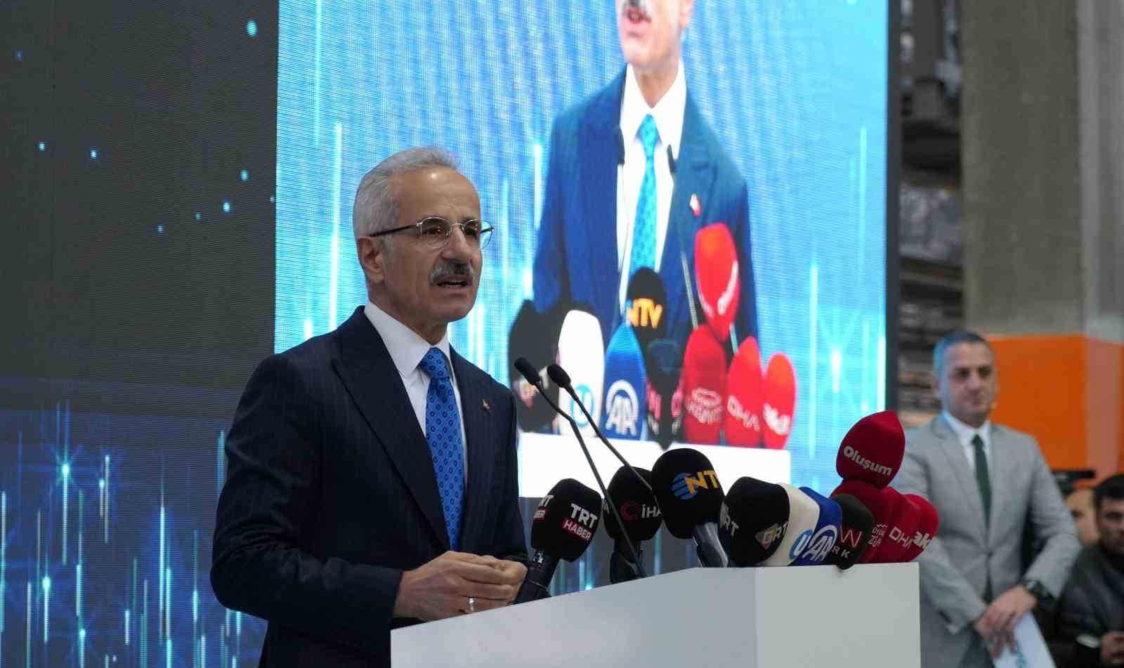 Bakan Uraloğlu:  Yıl sonuna kadar kalan 28 vagondan oluşan 7 seti de teslim edeceğiz 
?v=1