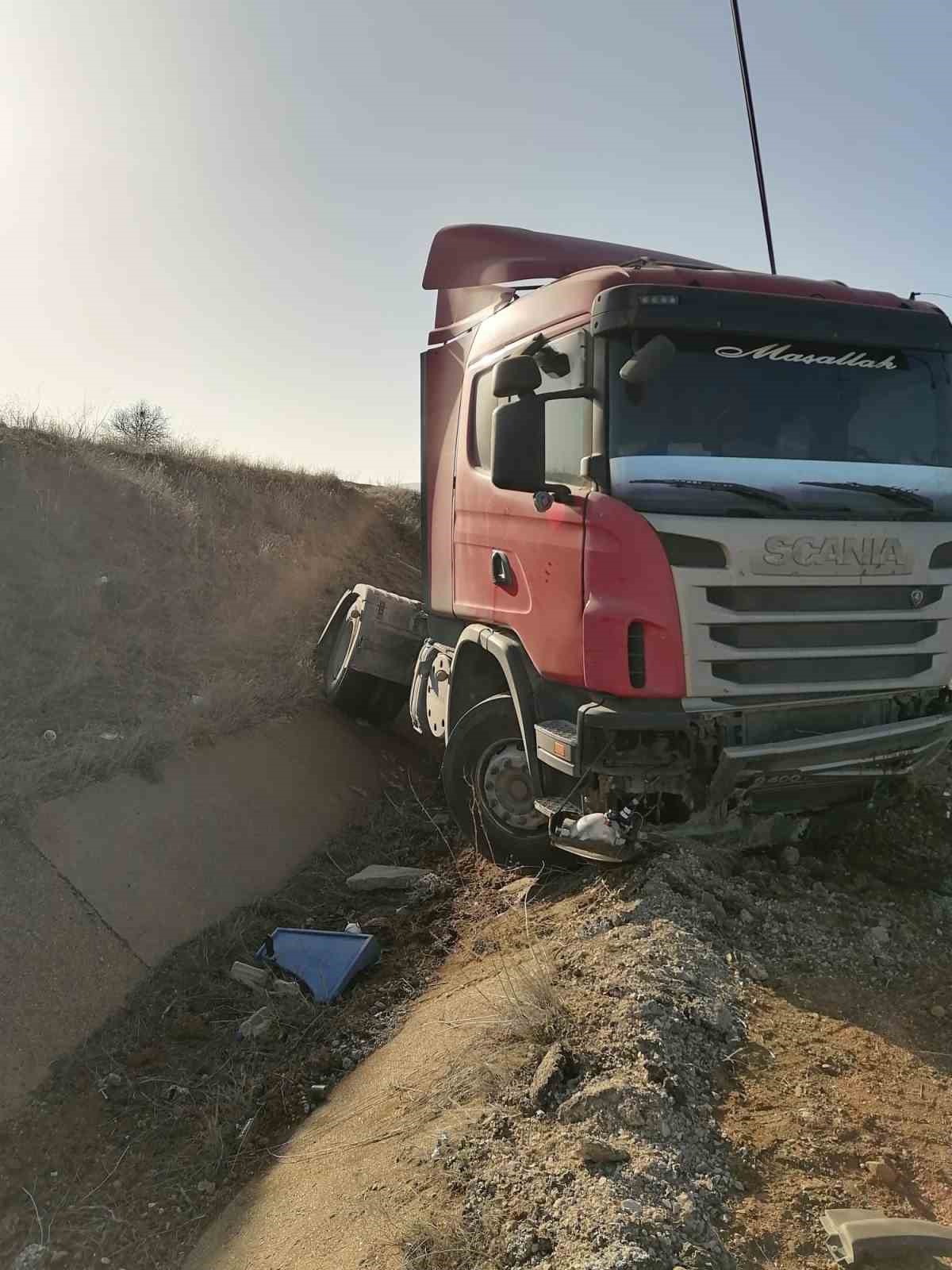 Isparta’da su kanalına düşen tırın sürücüsü yaralandı
?v=1