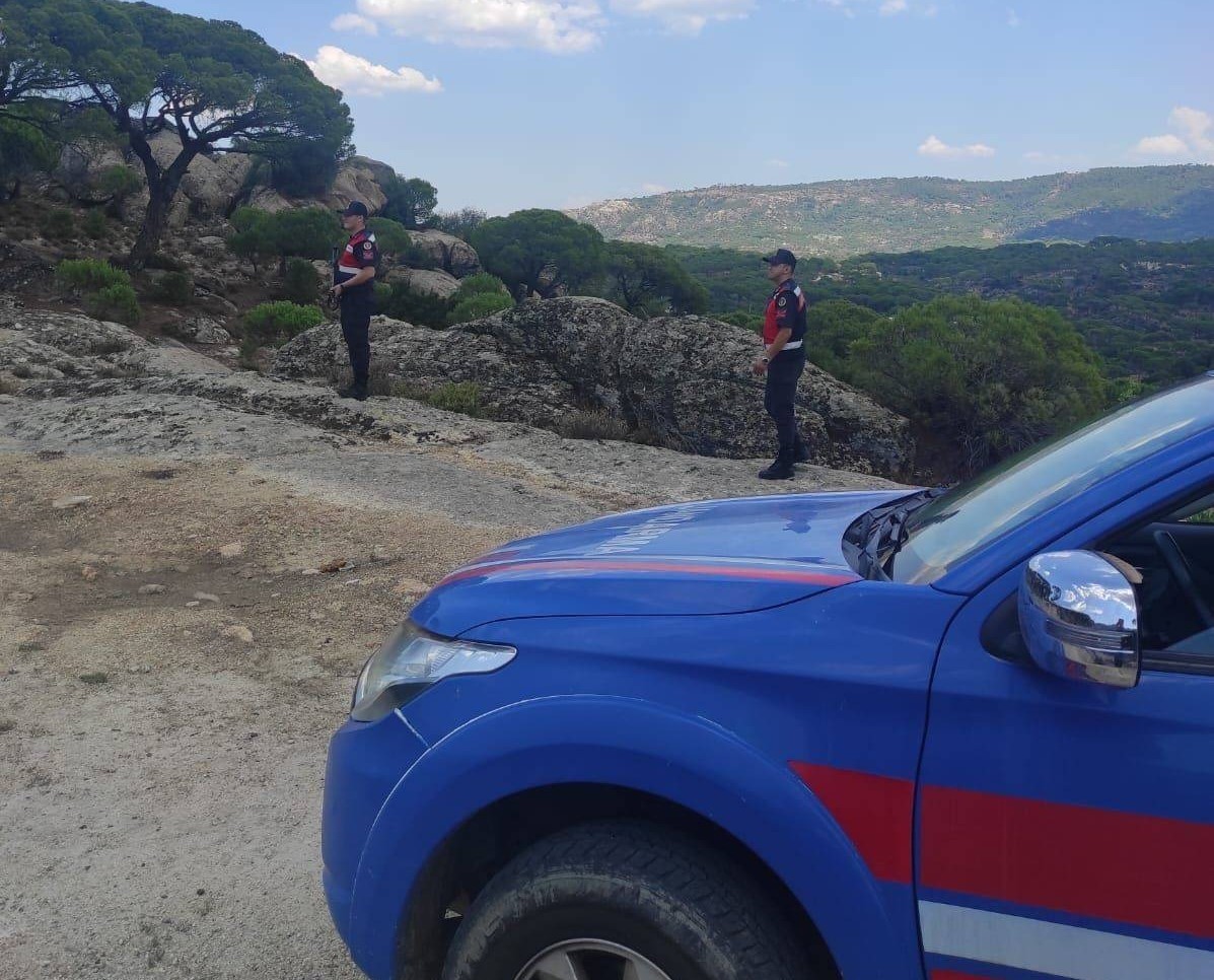 Bozdoğan’daki cinayetin şüphelisi her yerde aranıyor
?v=1