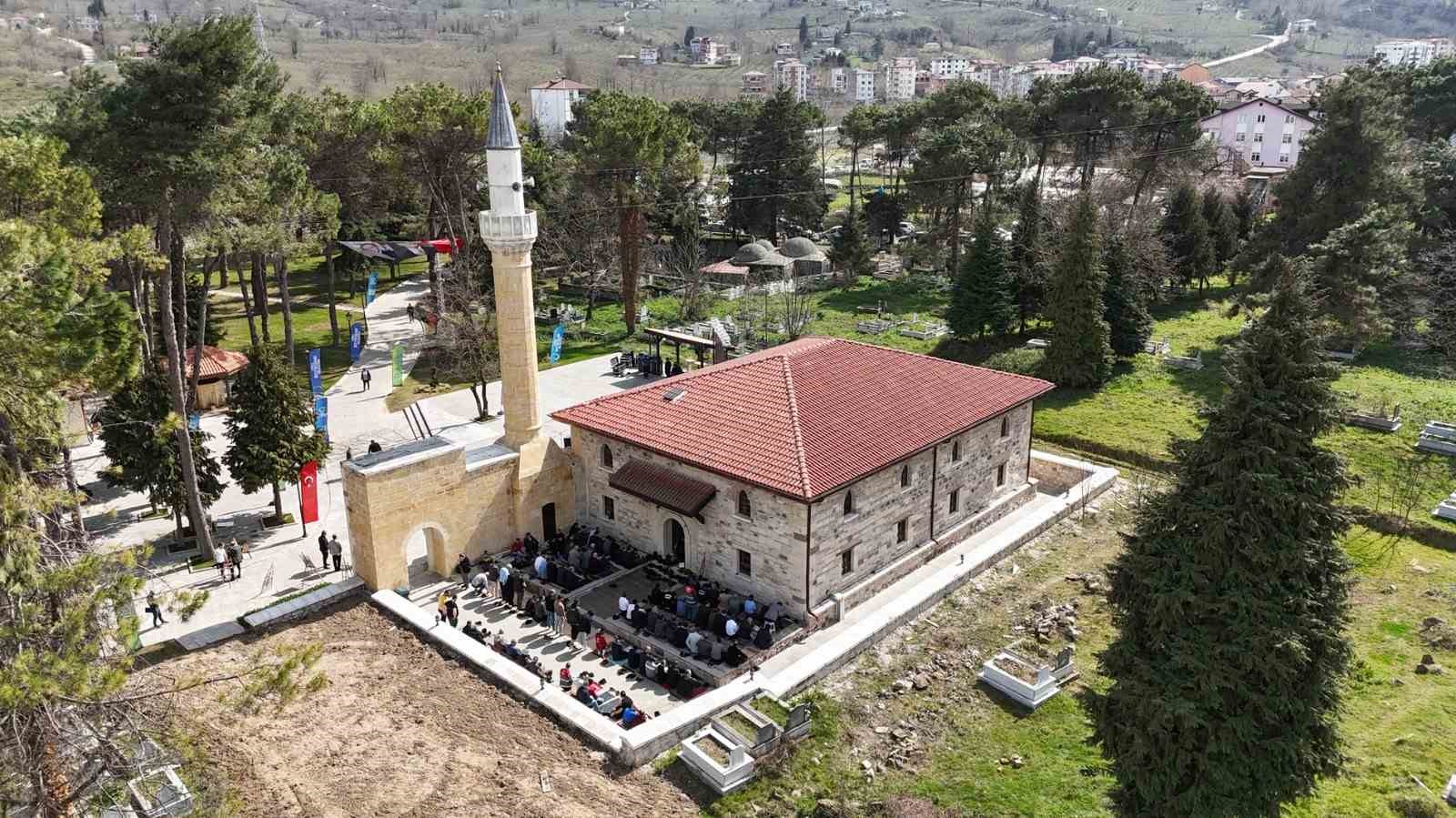 600 yıllık tarihi cami restorasyonun ardından ibadete açıldı
?v=1