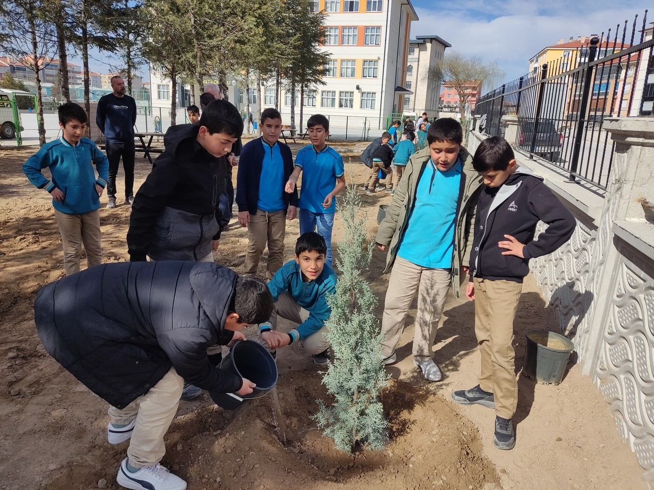 Kulu’da öğrenciler fidan dikti
?v=1