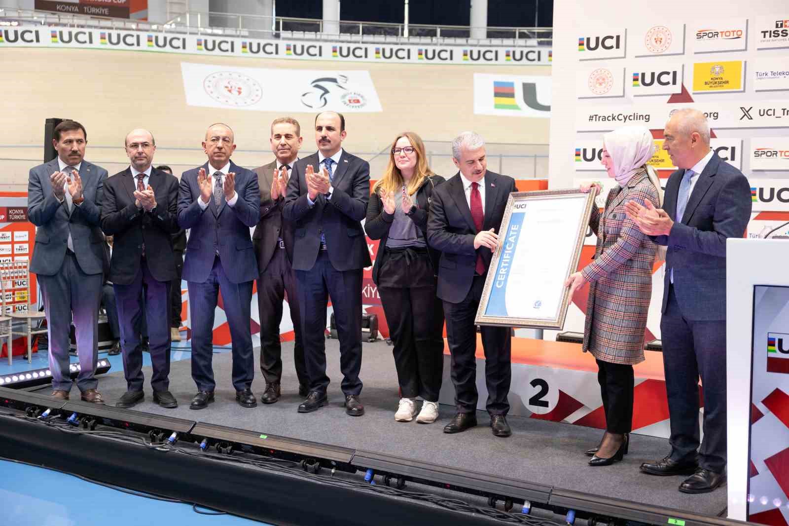 2025 UCI Pist Bisikleti Uluslar Kupası’nda açılış seremonisi düzenlendi
?v=1