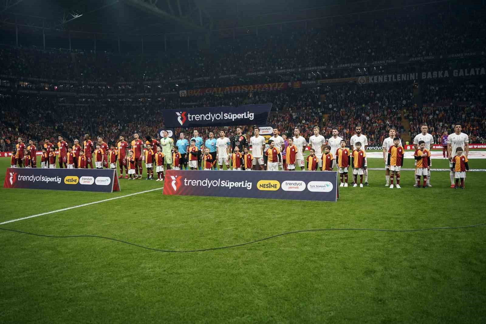 Trendyol Süper Lig: Galatasaray: 0 - Antalyaspor: 0 (Maç devam ediyor)
?v=1