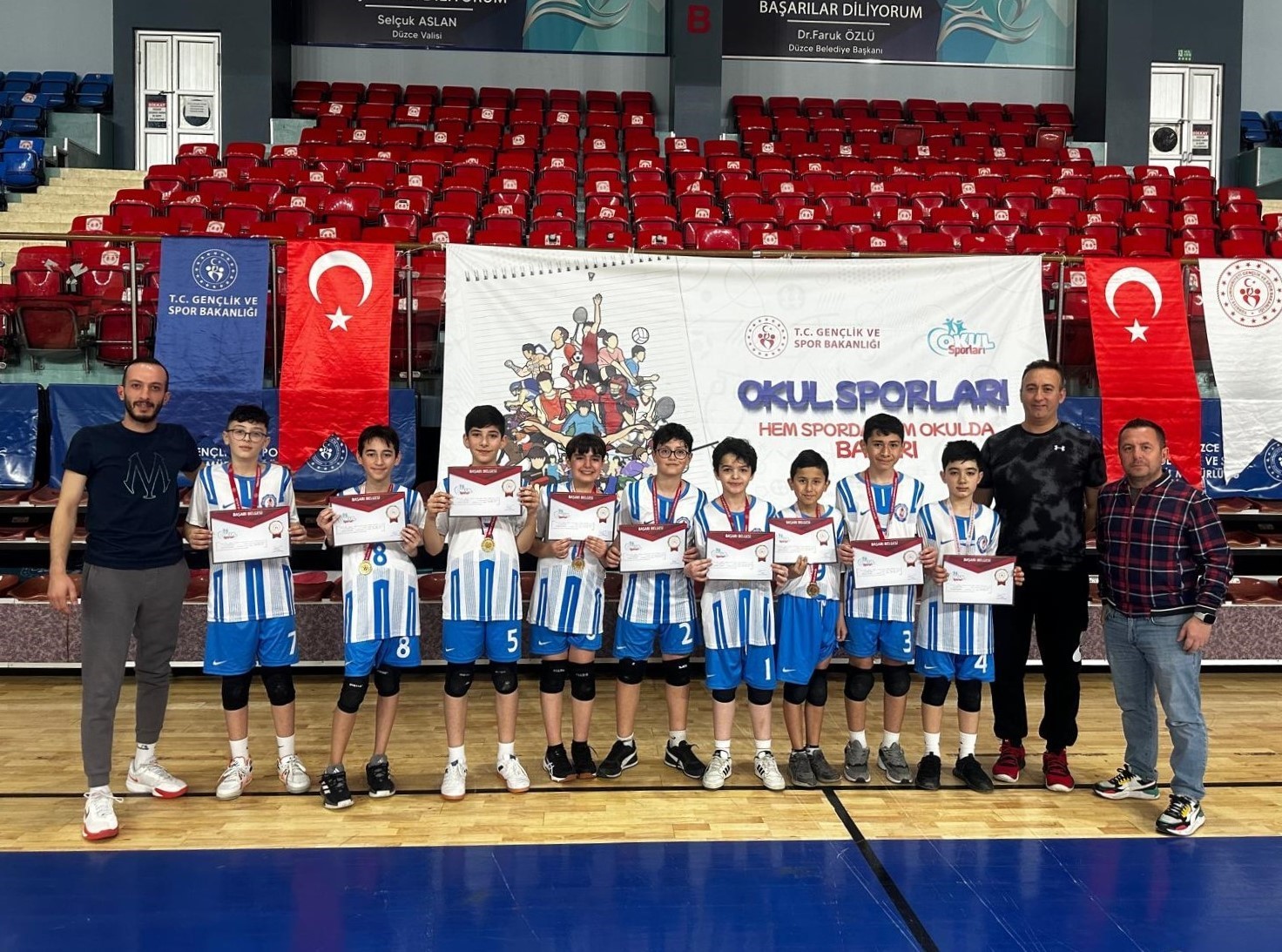 Voleybol yarı final müsabakaları ödül töreni yapıldı
?v=1