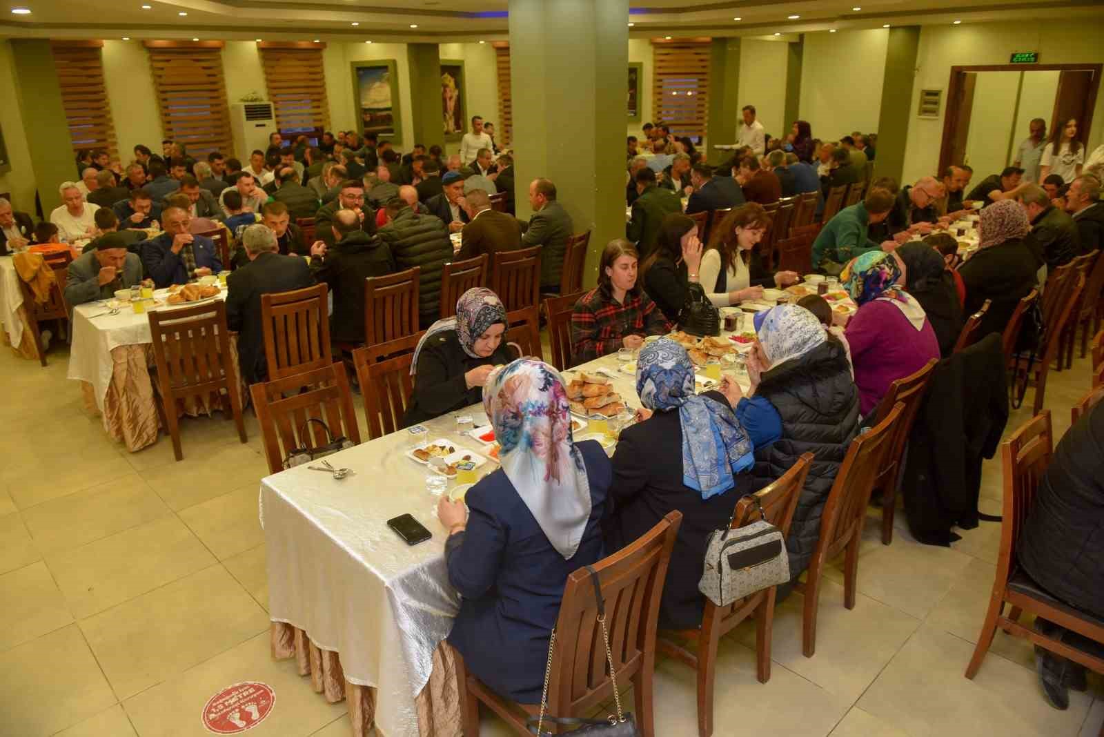 Başkan Arslan, belediye personeliyle iftar programında buluştu
?v=1