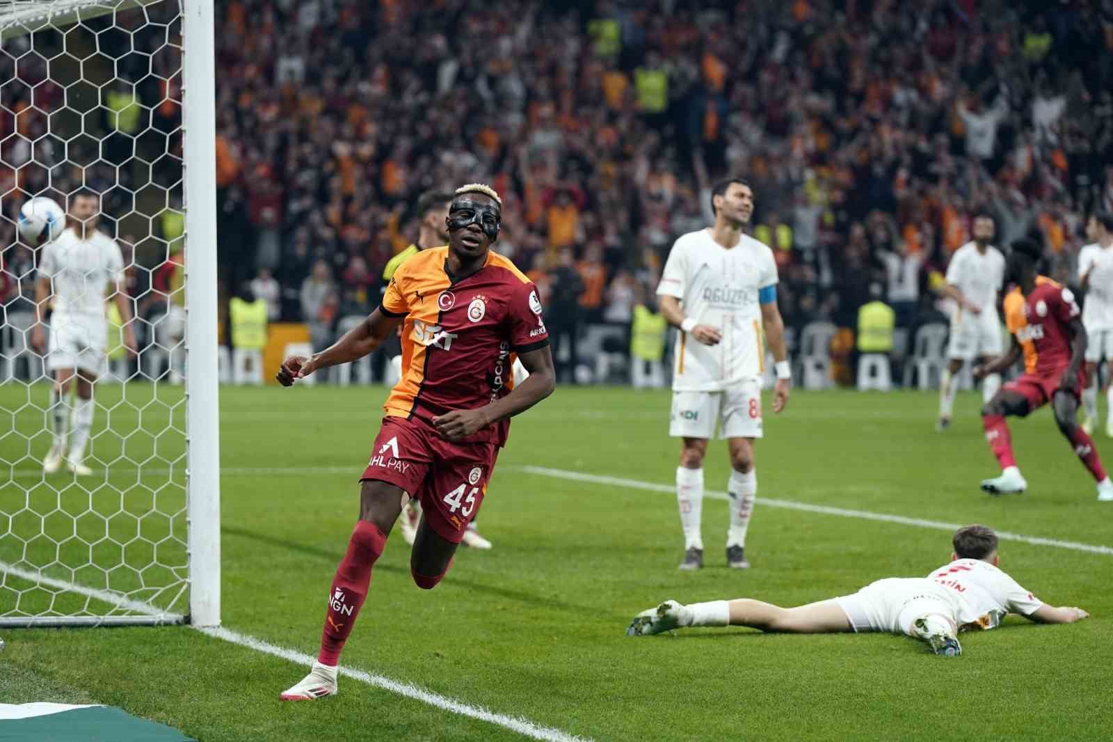 Victor Osimhen, gol krallığında zirveye yerleşti
?v=1