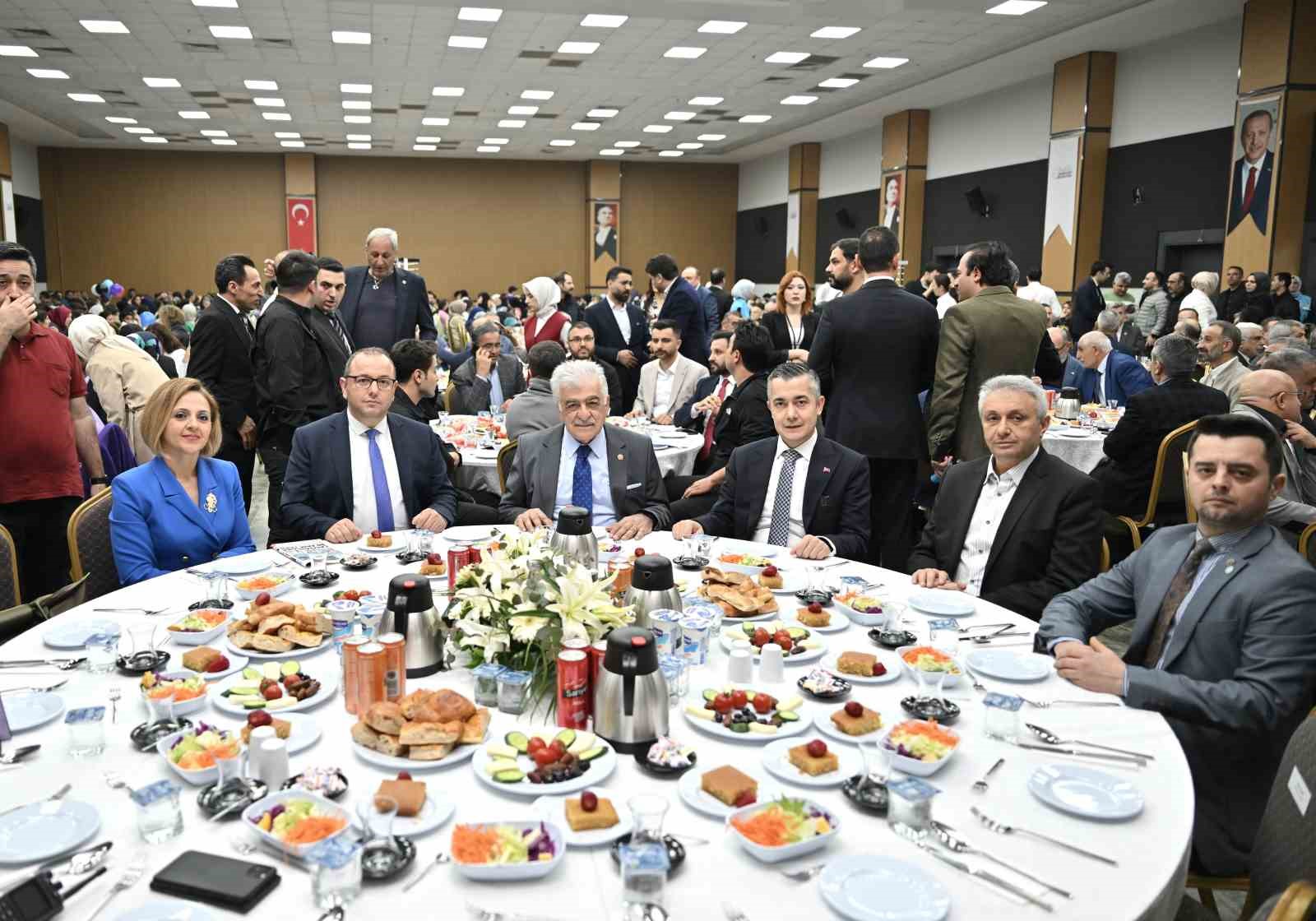 Esenyurt Belediyesinden yetim çocuklar için anlamlı iftar programı
?v=1