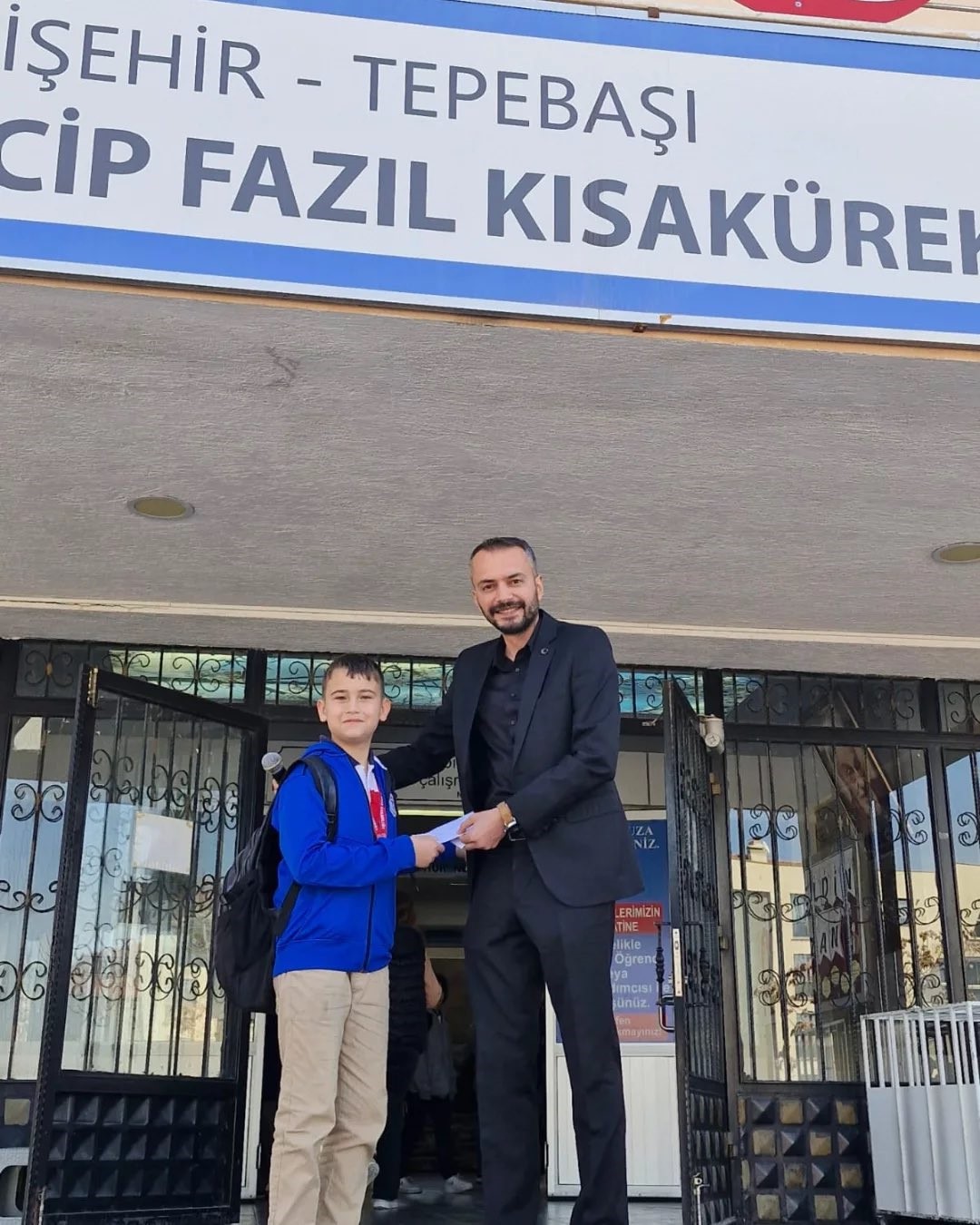 Necip Fazıl Kısakürek Ortaokulu öğrencisi Muay Thai turnuvasında şampiyon oldu.
?v=1