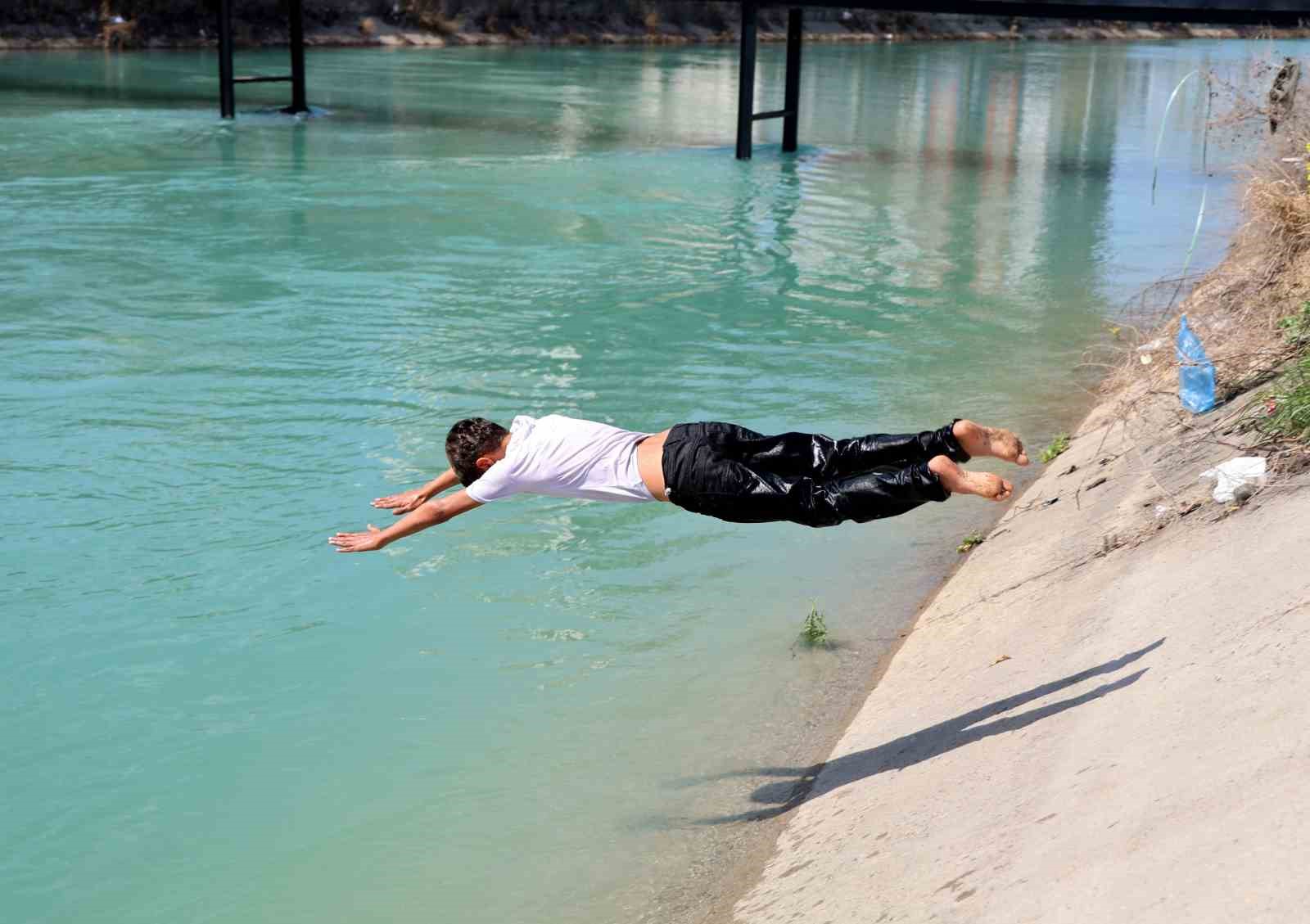 Adana’da havalar ısındı, sulama kanallarında ölümüne serinlik başladı
?v=1