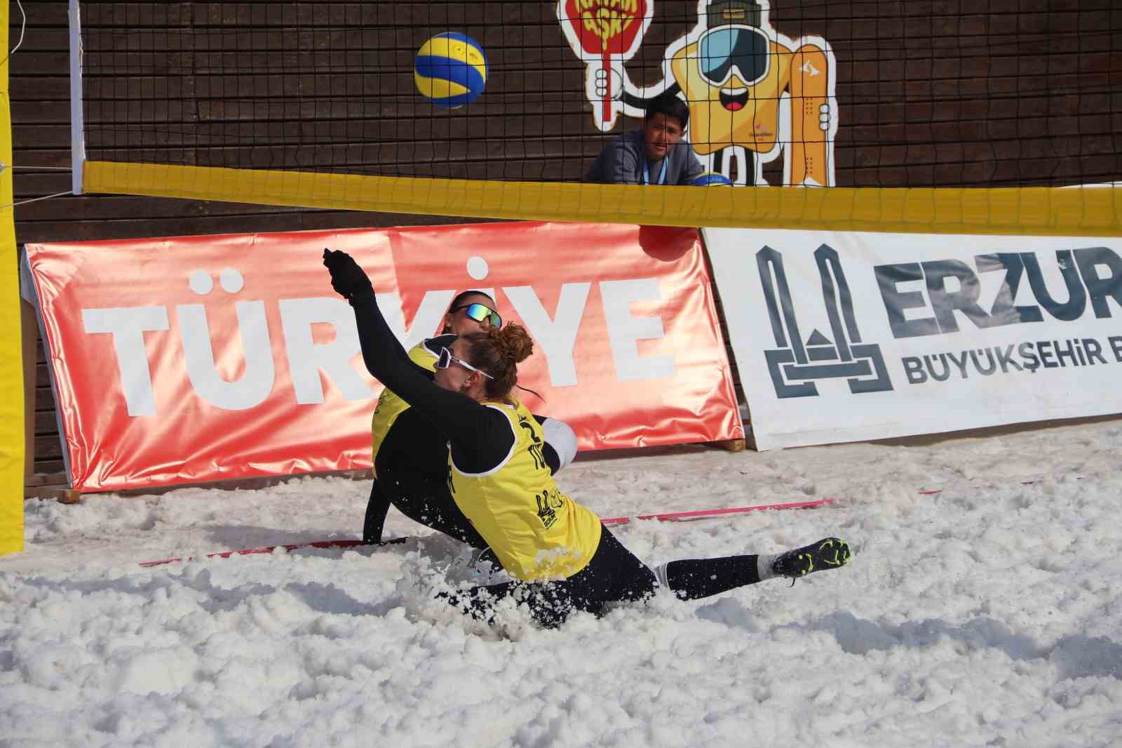 Palandöken Kayak Merkezi’nde kar voleybolu coşkusu
?v=1