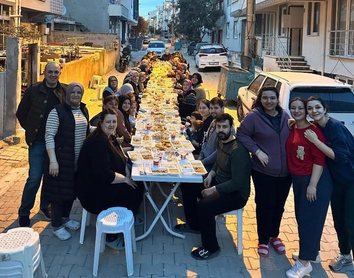 Bandırma’da geleneksel mahalle iftarı düzenlendi
?v=1