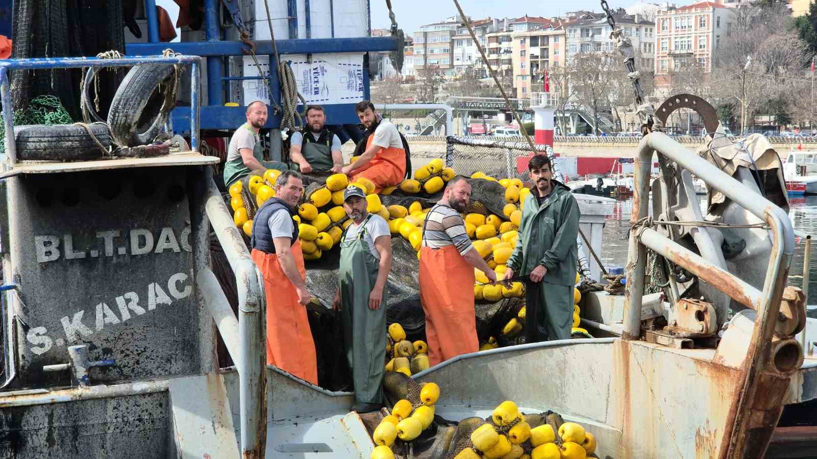 Marmara’da müsilaj erken paydos ettirdi
?v=1