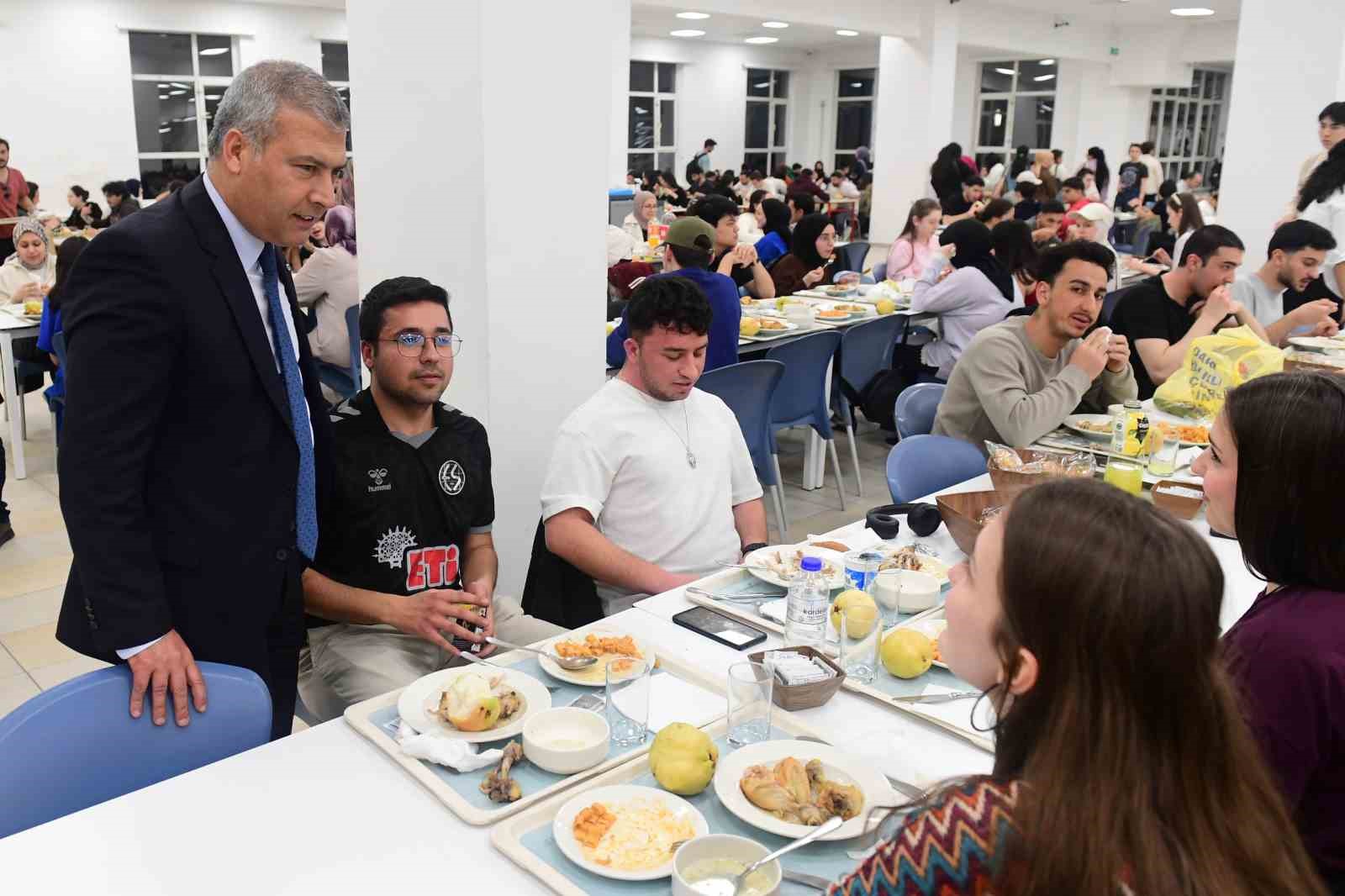 Anadolu Üniversitesi’nde yapay zekâ toplantısı gerçekleştirildi
?v=1