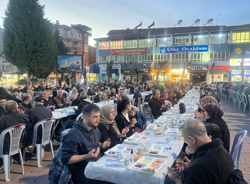 Tavşanlı’da MHP ve Ülkü Ocakları iftarında birlik ve beraberlik vurgusu
?v=1