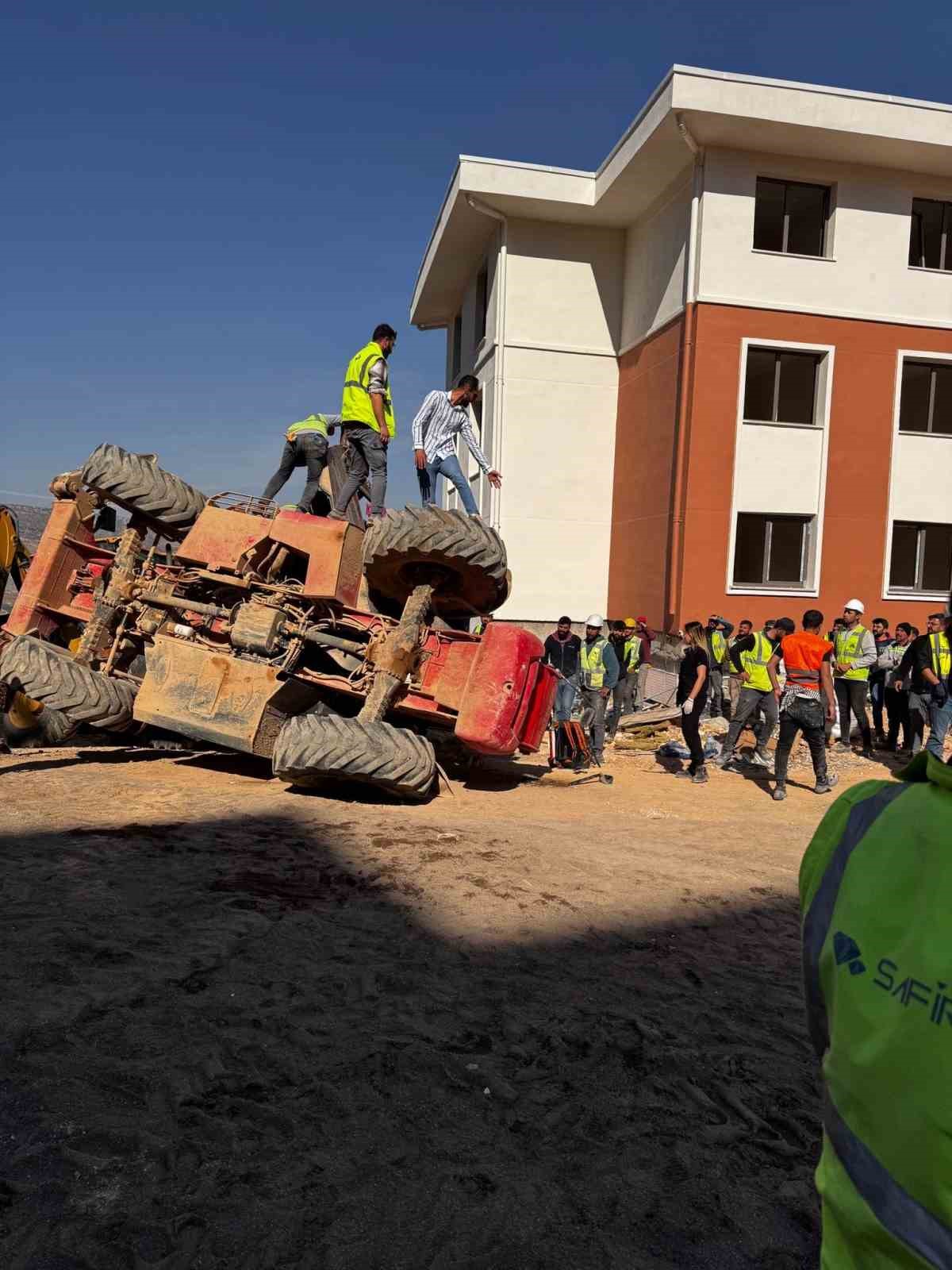 Adıyaman’da iş makinesi devrildi: 1 yaralı
?v=1