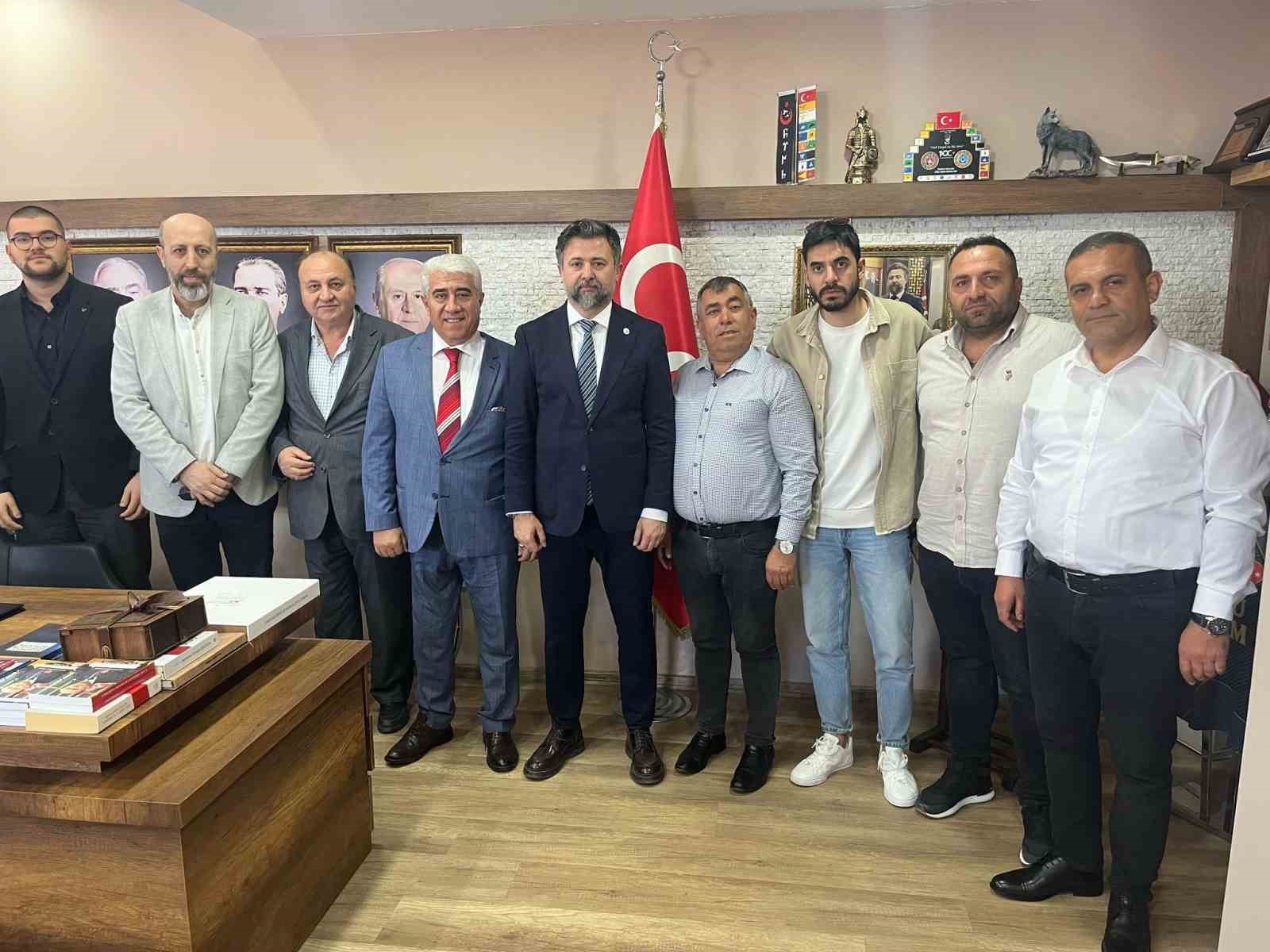 Antalya Çorum İş İnsanları Platformu, MHP İl Başkanı Güneş ile bir araya geldi
?v=1