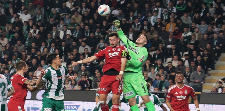 Kartal Ağır Yaralı! 9 Kişi Kalan Konyaspor, Beşiktaş'ı Devirdi!