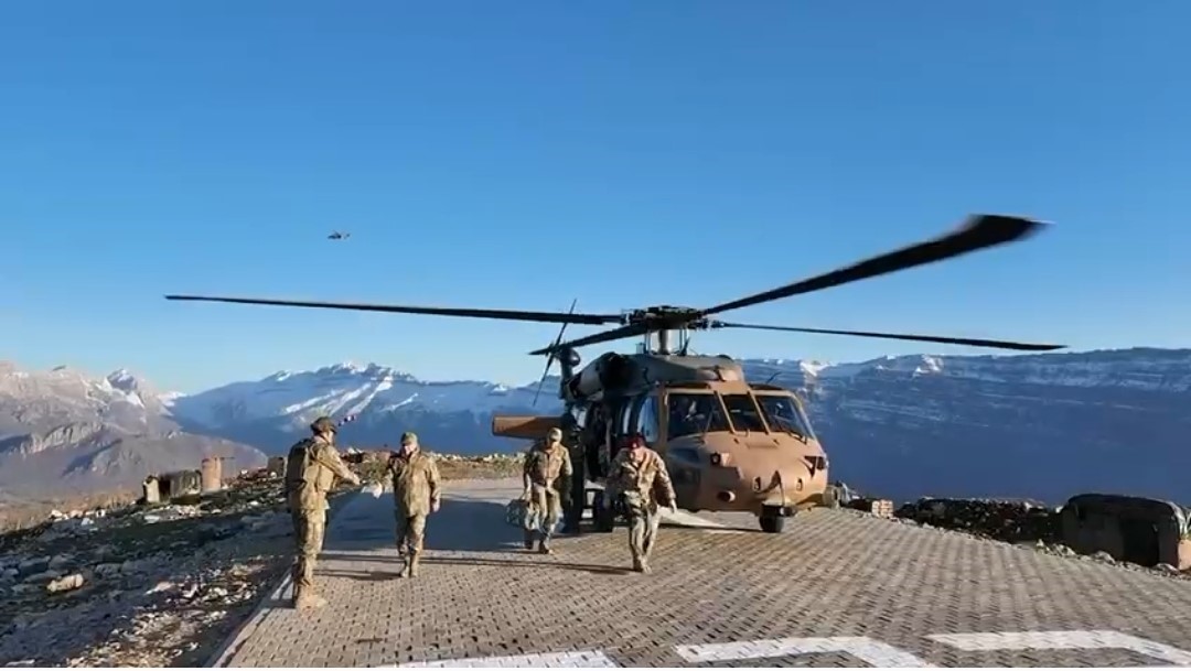 Kara Kuvvetleri Komutanı Orgeneral Bayraktaroğlu, sınırdaki Mehmetçikle iftar açtı
?v=1