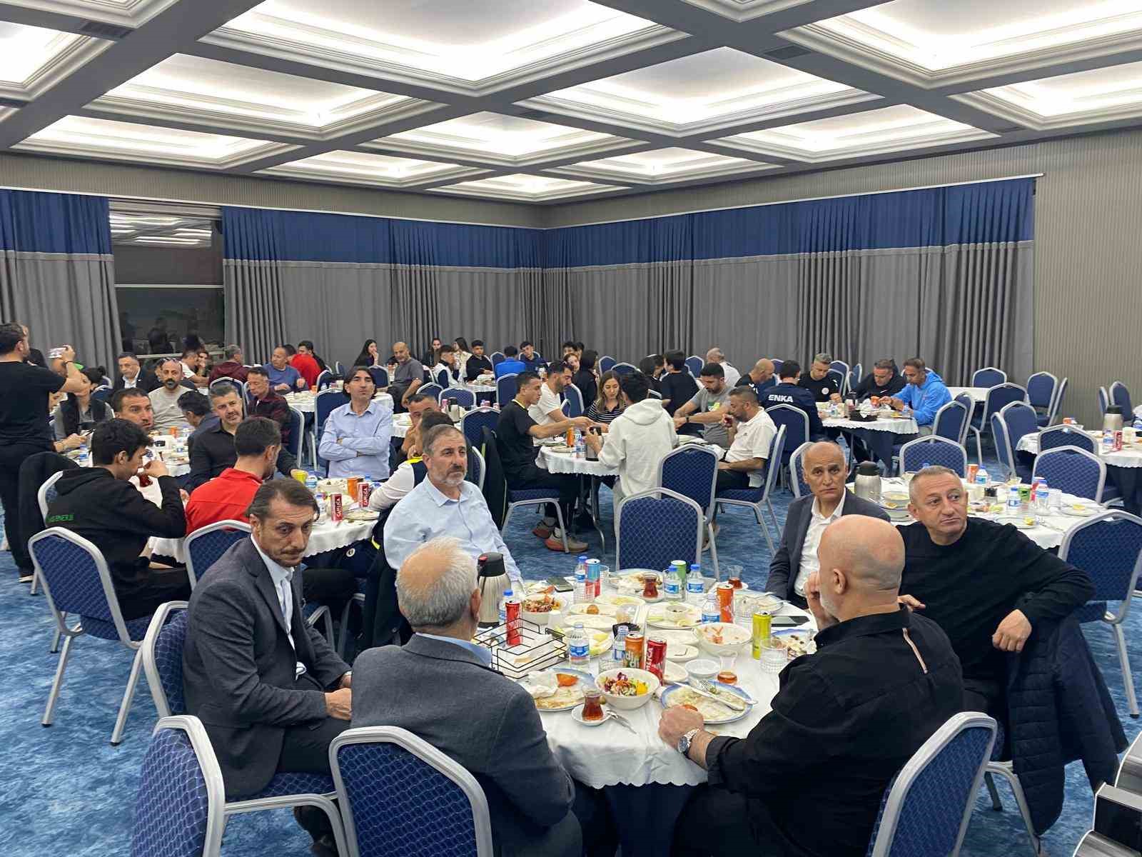 Darıca’da şampiyona öncesi iftar
?v=1