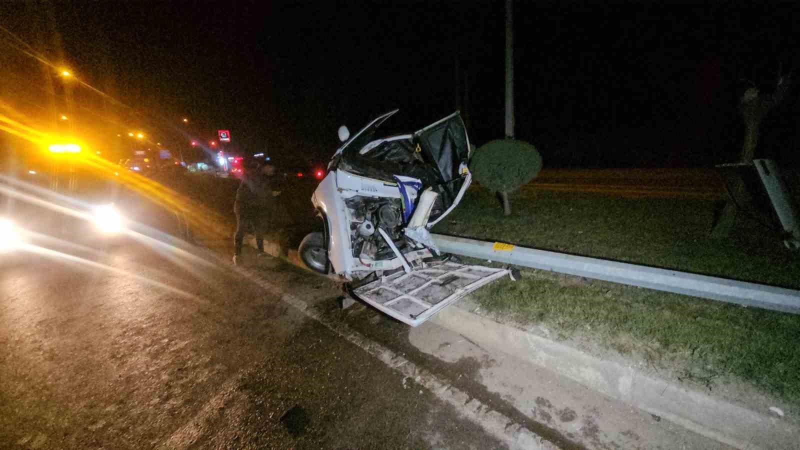 Tokat’ta direğe çarpan Tofaş kağıt gibi ezildi
?v=1