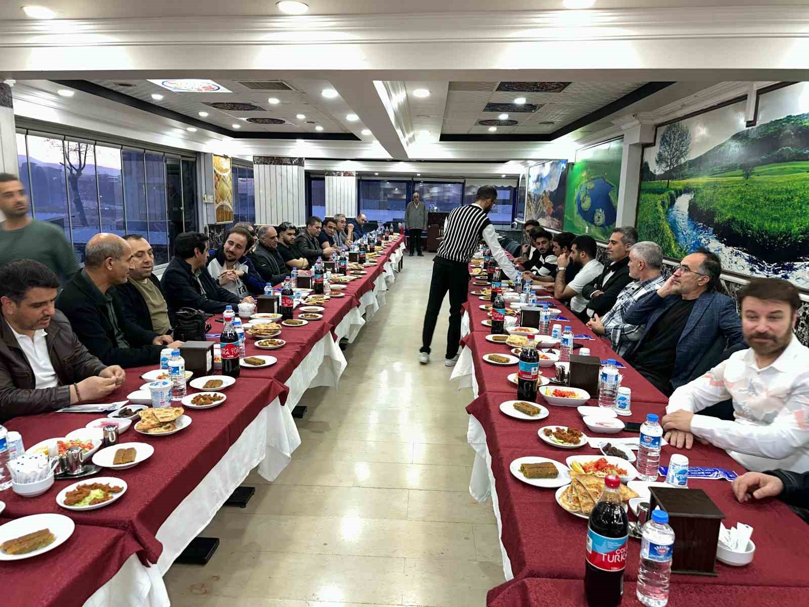 Malatya’daki Bingöllülerin iftar buluşmasında birlik ve beraberlik mesajı
?v=1