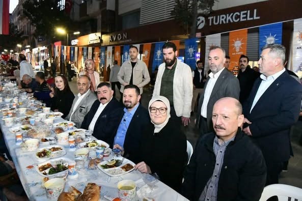 Balıkesir’de 9 bin kişilik iftar
?v=1