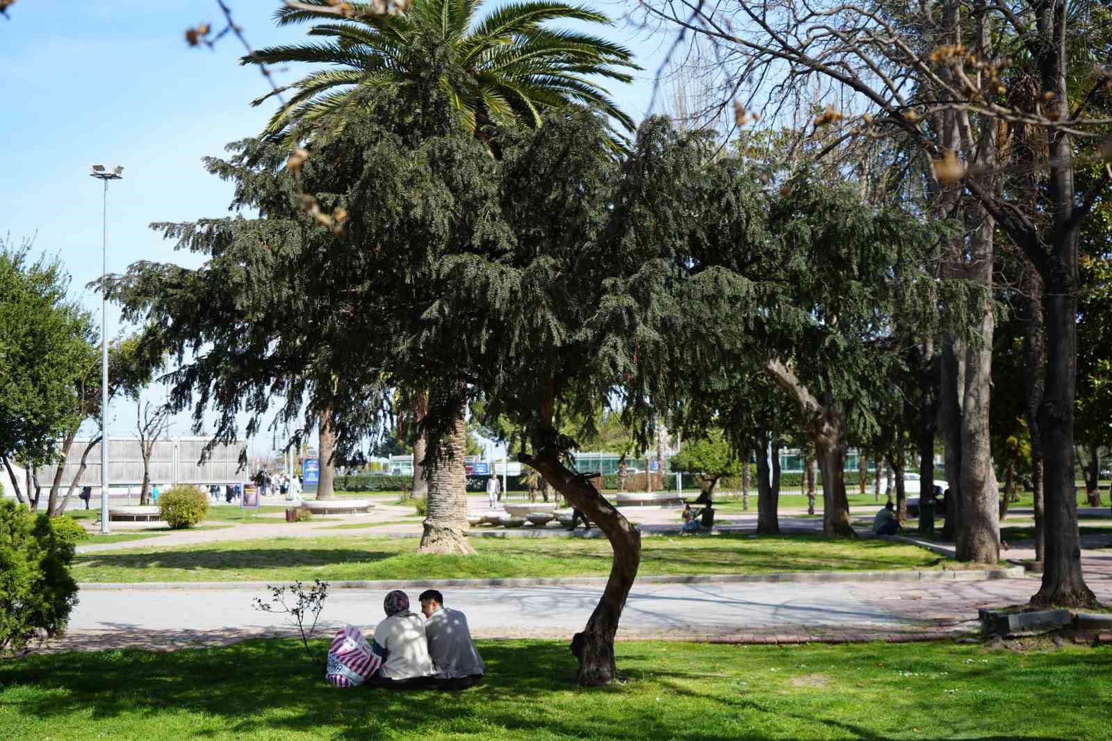 Samsun’da hava sıcaklığı mevsim normallerinin 25 derece üstüne çıktı, rekorun kıyısından dönüldü
?v=1